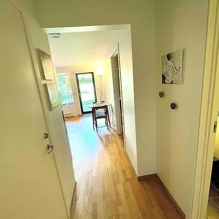 Lovely With Private Garden And 2 Gratis Bicycles 公寓 *